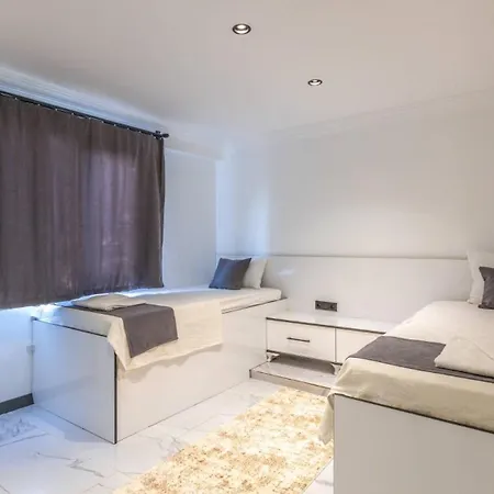 Ulugol 4 Bedroom 7343
